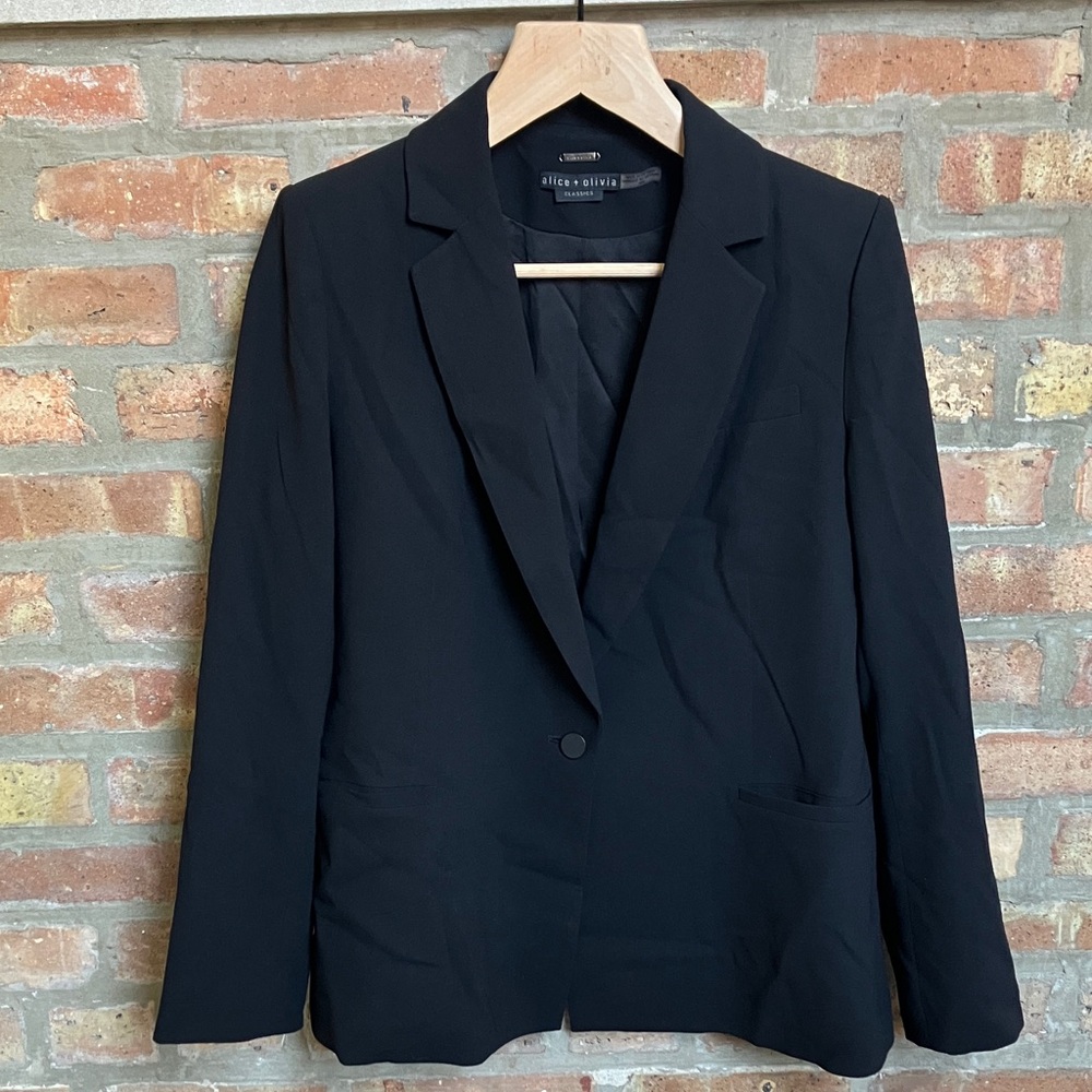 alice + olivia classics black single-button blazer.